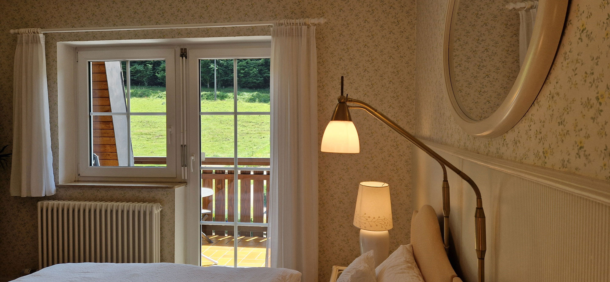 Doppelzimmer – gemütlich eingerichtet mit Doppelbett