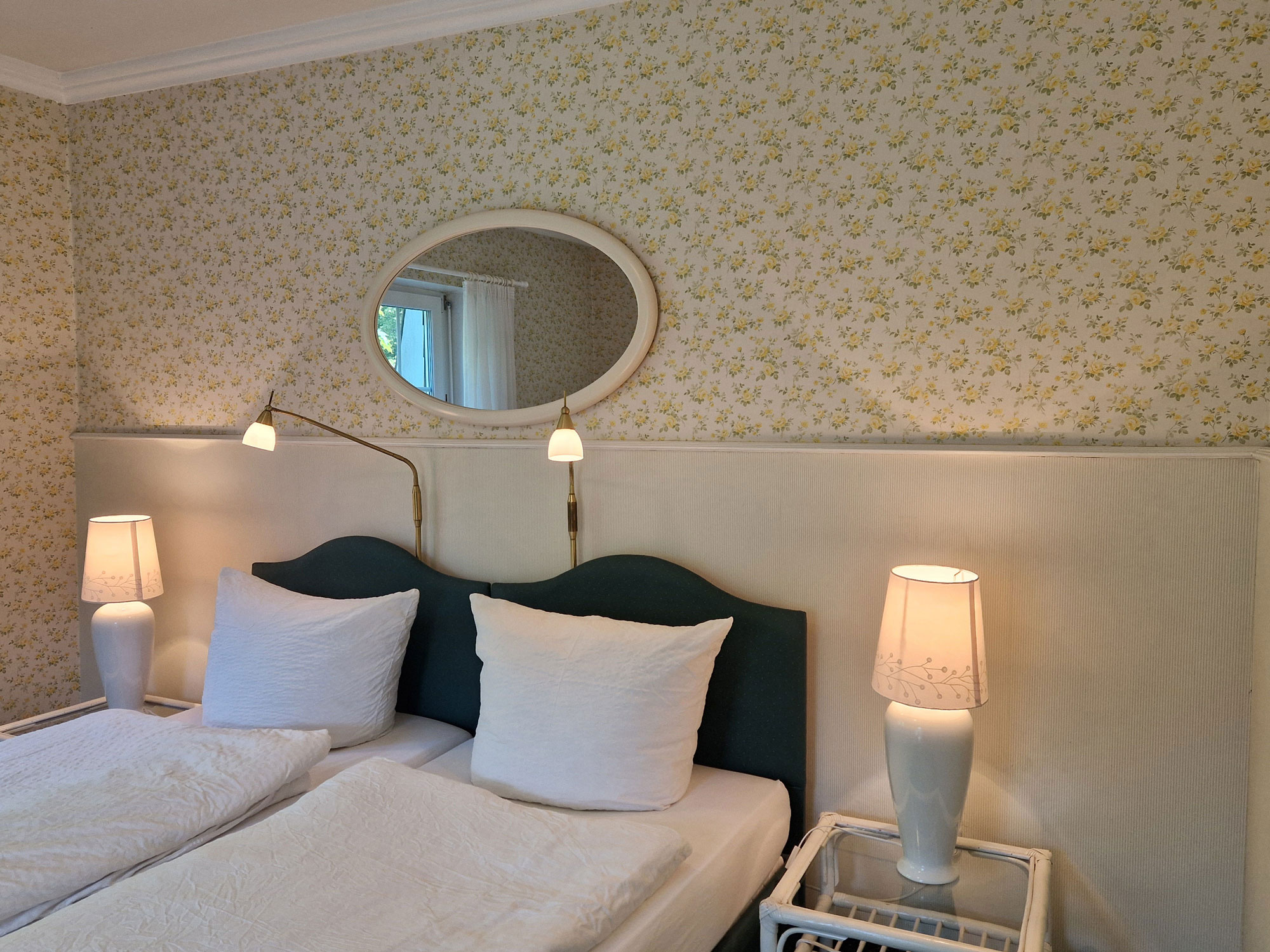 Blick ins Grüne vom Gästezimmer